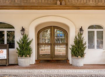 idaho/ketchum/landmark/knob-hill-inn-sun-valley