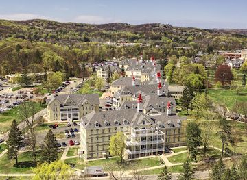 michigan/traverse-city/landmark/the-village-at-grand-traverse-commons