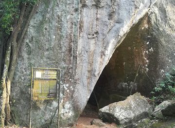 sri-lanka/sabaragamuwa-province/landmark/dorawaka-athubendi-lena-cave