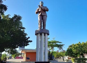 colombia/barranquilla/landmark/joe-arroyo-statue