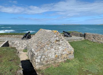 guernsey/rousse-tower/landmark/fort-pezeries