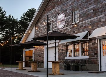 wisconsin/northwoods/landmark/rooted-in-red