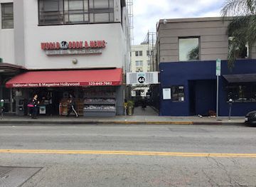 california/hollywood/landmark/chaplin-keaton-lloyd-alley