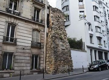 france/versailles/landmark/wall-of-philippe-ii-augustus