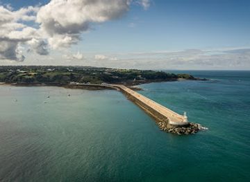 jersey/les-dirouilles/landmark/st-catherine-s-breakwater