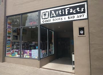 oregon/hood-river/landmark/artifacts-good-books-bad-art
