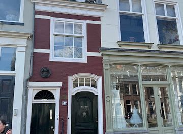 netherlands/delft/landmark/smallest-house-of-delft