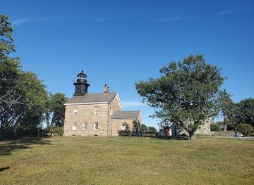 connecticut/the-quiet-corner/landmark/old-field-point-lighthouse