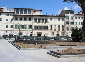 italy/san-gimignano/landmark/piazza-dei-ciompi