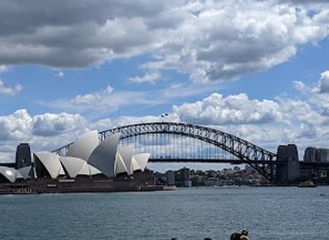 australia/sydney/landmark/mrs-macquarie-s-chair