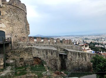 greece/thessaloniki/ano-poli/landmark/portara-main-gate