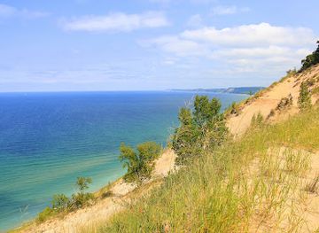 michigan/sleeping-bear-dunes-national-lakeshore/landmark/arcadia-dunes-the-c-s-mott-nature-preserve