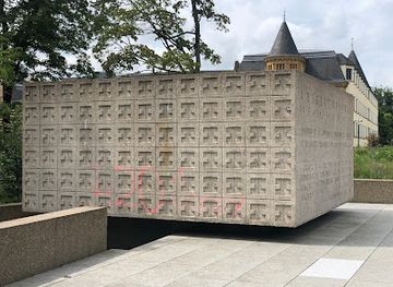 luxembourg/remich/landmark/robert-schuman-monument