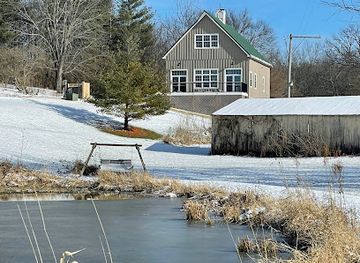 illinois/driftless-area/landmark/hawk-valley-retreat-cottages
