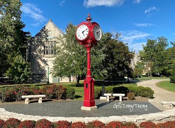 indiana/bloomington/landmark/iub-red-clock
