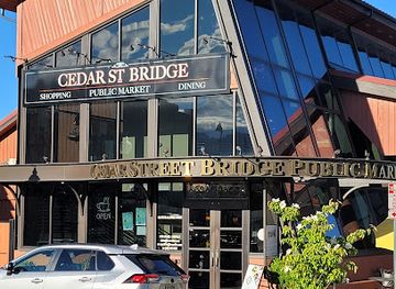 idaho/sandpoint/landmark/cedar-street-bridge-public-market