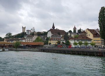 switzerland/lucerne/chapel-bridge/landmark/fritschibrunnen