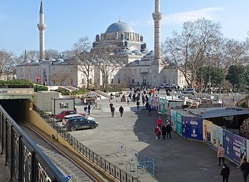 turkiye/istanbul/landmark/statue-of-sultan-on-horse