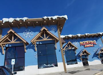 tennessee/pigeon-forge/landmark/pigeon-forge-snow