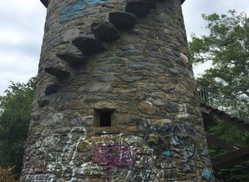 rhode-island/aquidneck-island/landmark/the-bells-the-reef