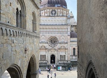 italy/bergamo/citta-alta/landmark/piazza-duomo-bergamo-alta