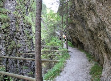 slovakia/dolina/landmark/dolina-juraniowa