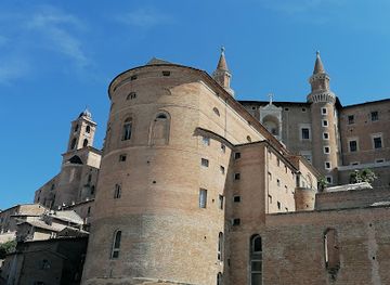 italy/urbino/landmark/helical-ramp-bastion