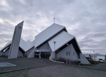 iceland/reykjavik/seltjarnarnes/landmark/church-of-seltjarnarnes