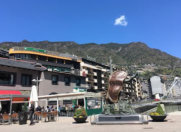 andorra/arinsal/landmark/placa-de-la-rotonda