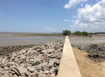 suriname/sipaliwini-district/landmark/zeedijk-coronie