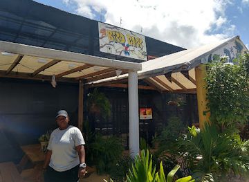 sint-maarten/maho/landmark/parotte-ville-bird-park