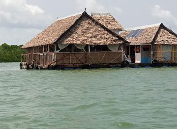 kenya/lamu/landmark/floating-bar-restaurant-lamu