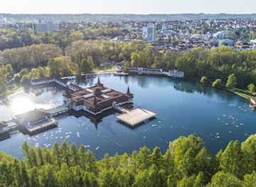 hungary/lake-balaton/landmark/lake-heviz