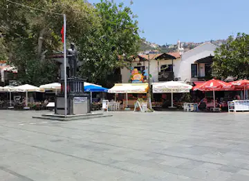 Atatürk Heykeli
