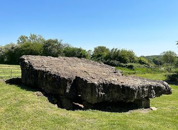 united-kingdom/south-glamorgan/landmark/tinkinswood-burial-chamber