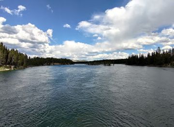 montana/yellowstone-national-park/landmark/fishing-bridge