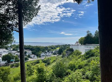 michigan/mackinac-island/landmark/somewhere-in-time-gazebo