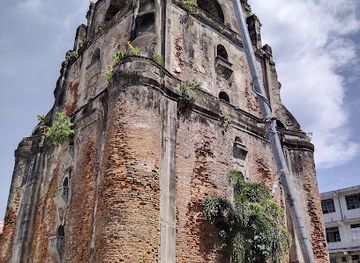 philippines/ilocos-norte/laoag-city/landmark/sinking-bell-tower