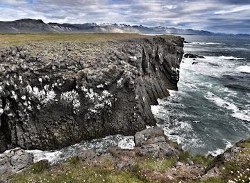 iceland/snaefellsnes-peninsula/landmark/barour-snafellsas-statue