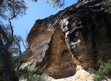 australia/blue-mountains/landmark/wind-eroded-cave-lookout