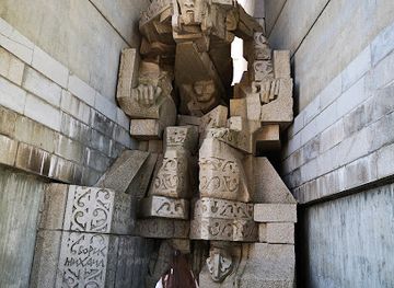 bulgaria/southwest-bulgaria/landmark/founders-of-the-bulgarian-state-monument