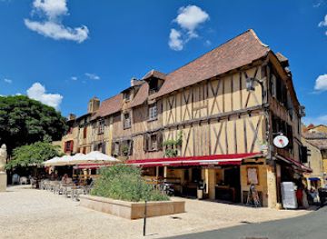 france/aquitaine/landmark/statue-cyrano-de-bergerac