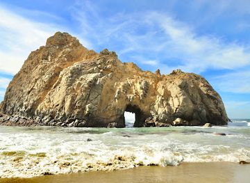 california/big-sur/landmark/keyhole-arch-at-pfeiffer-beach