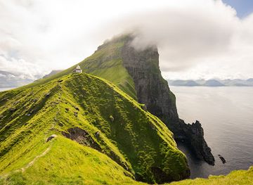faroe-islands/streymoy/landmark/kallur-lighthouse