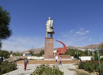 tajikistan/zarafshan-valley/landmark/statue-of-lenin