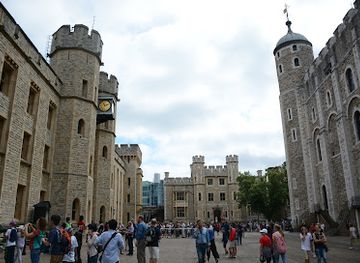united-kingdom/london/landmark/roman-wall-of-londinium