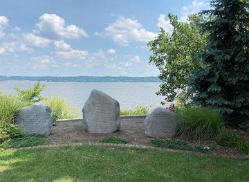 illinois/peoria/landmark/dan-fogelberg-memorial