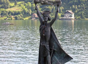 austria/carinthia/landmark/domitian-von-karnten-statue