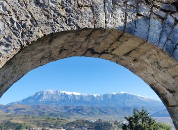 albania/berat/landmark/shortcut-to-the-berat-castle