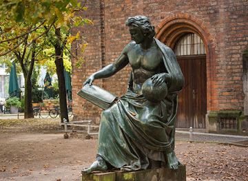 germany/berlin/landmark/figur-allegorie-der-wissenschaft